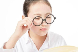 早起眼睛模糊的成因及处理方法 早起眼睛模糊的成因及处理方法